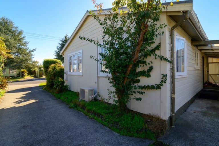 Photo of property in 8a Farnworth Avenue, Holdens Bay, Rotorua, 3010
