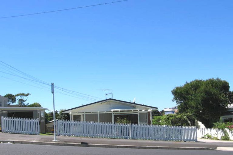 Photo of property in 4/9 East Coast Road, Milford, Auckland, 0620