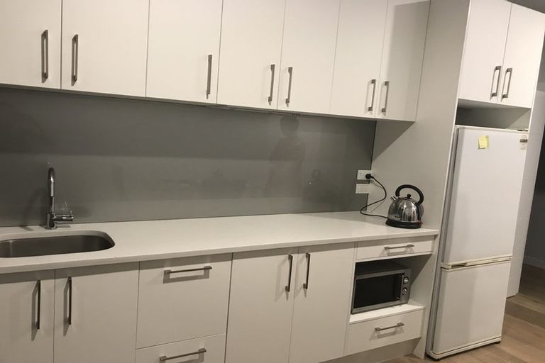 Photo of property in 21a Dominion Street, Takapuna, Auckland, 0622