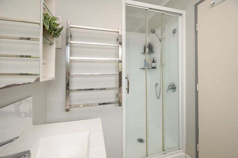 Photo of property in 83 Shamrock Street, Takaro, Palmerston North, 4412