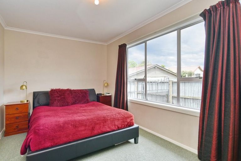 Photo of property in 242 Mairehau Road, Burwood, Christchurch, 8083