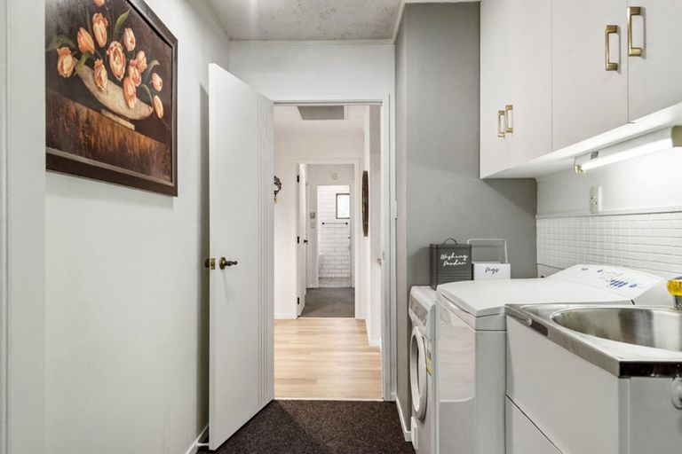 Photo of property in 10 Portsea Place, Chatswood, Auckland, 0626