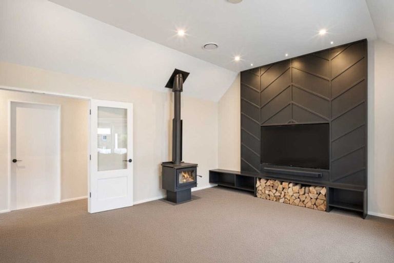Photo of property in 3 Fieldmoor Place, Parklands, Christchurch, 8083