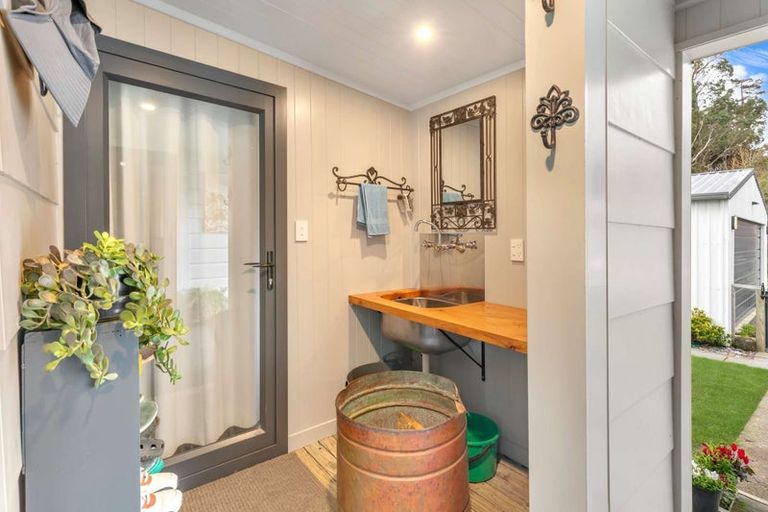 Photo of property in 100 Cole Street, Dannevirke, 4930