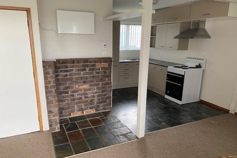 Photo of property in 2/118 Waimumu Road, Massey, Auckland, 0614