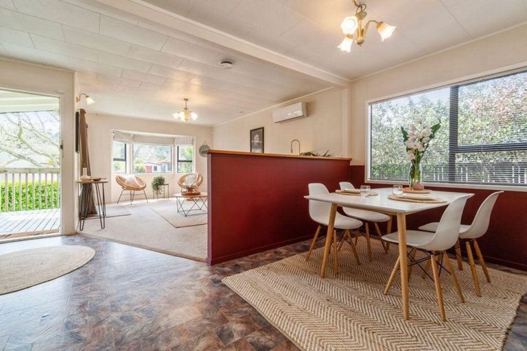 Photo of property in 21 Redlands Grove, Swanson, Auckland, 0612