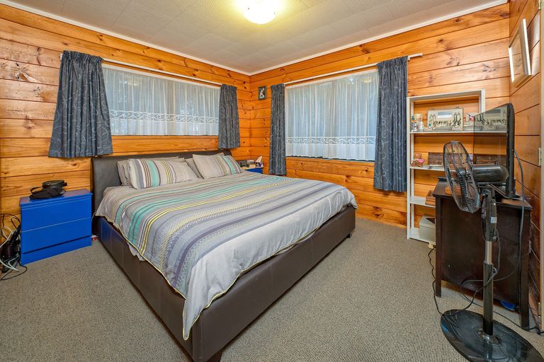 Photo of property in 2/14 Saint Annes Crescent, Wattle Downs, Auckland, 2103