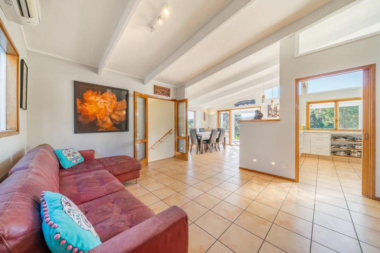Photo of property in 92 Paekakariki Hill Road, Pauatahanui, Porirua, 5381