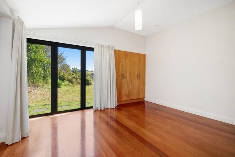 Photo of property in 52 Balboa Drive, Matakatia, Whangaparaoa, 0930