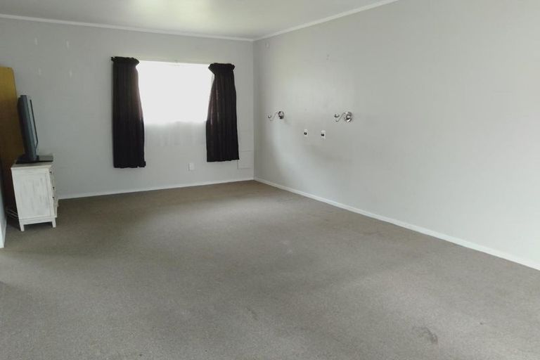 Photo of property in 110 Reeves Road, Pakuranga Heights, Auckland, 2010