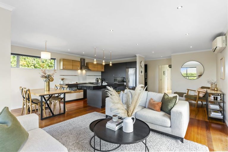 Photo of property in 2/12 Beatrice Avenue, Hillcrest, Auckland, 0627