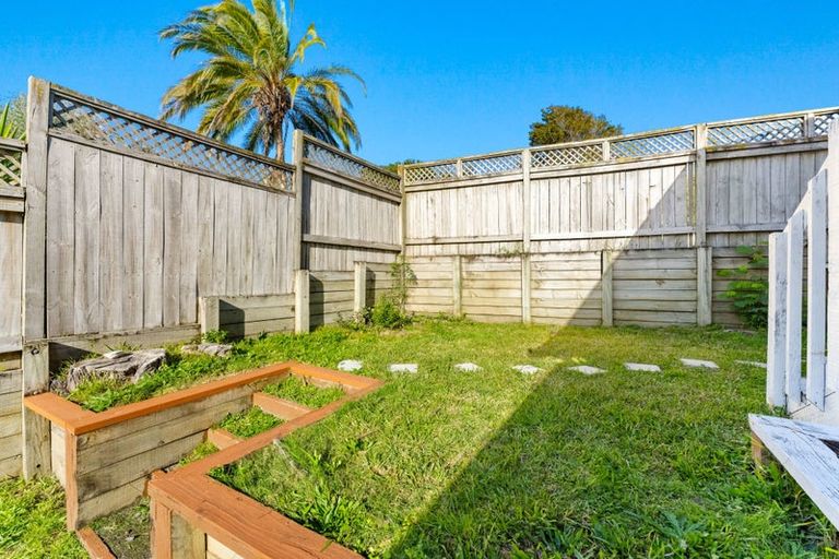 Photo of property in 1/13a Kitewao Street, Northcote, Auckland, 0627