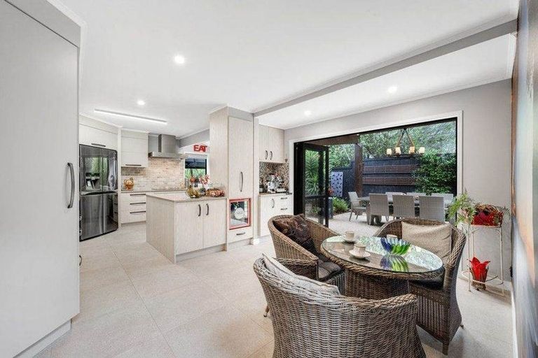 Photo of property in 80a Beach Road, Mellons Bay, Auckland, 2014