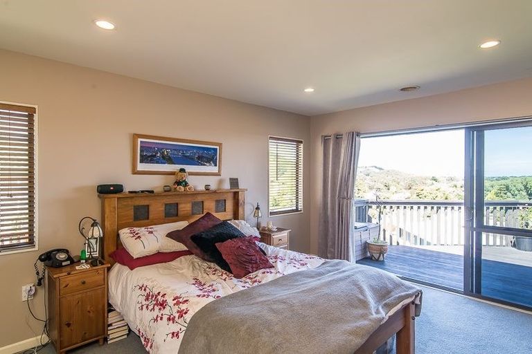 Photo of property in 54 Kakariki Grove, Waikanae, 5036