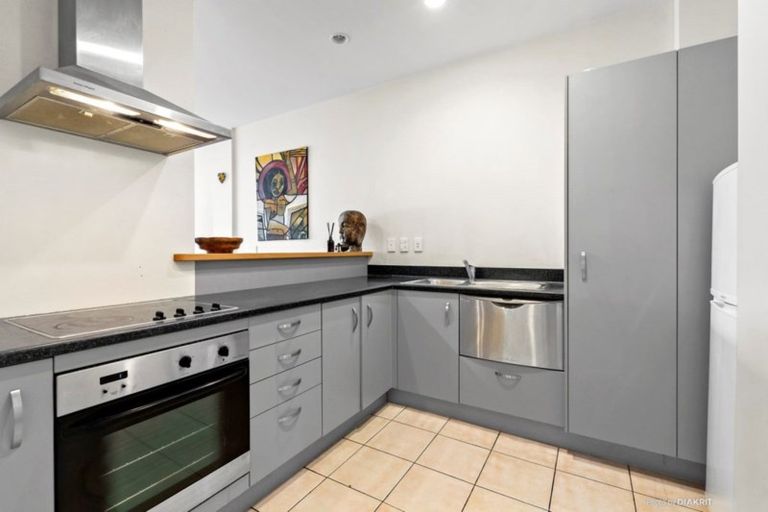 Photo of property in Stadium Garden Flats, 304/107 Thorndon Quay, Pipitea, Wellington, 6011