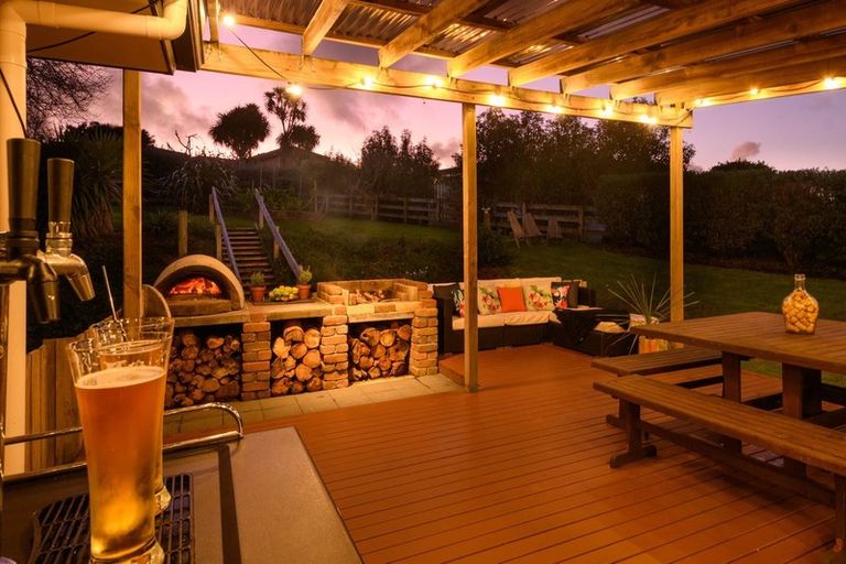 Photo of property in 5 Gavinike Place, Waimauku, 0812