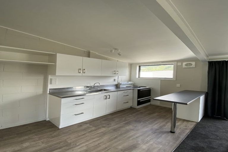 Photo of property in 9/21 Collins Avenue, Tawa, Wellington, 5028