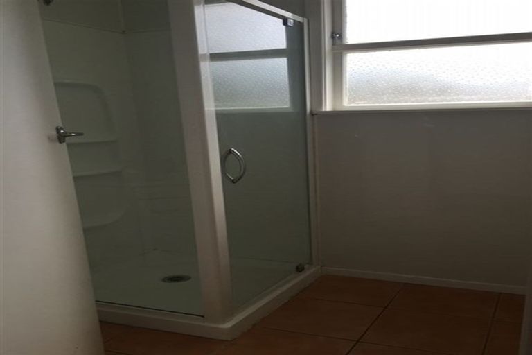 Photo of property in 48 Lauderdale Road, Birkdale, Auckland, 0626