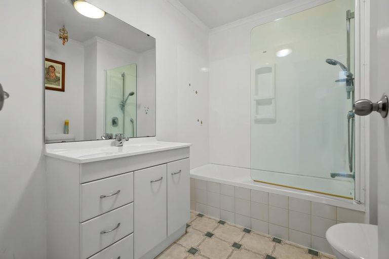 Photo of property in 21 Sandwick Drive, Weymouth, Auckland, 2103