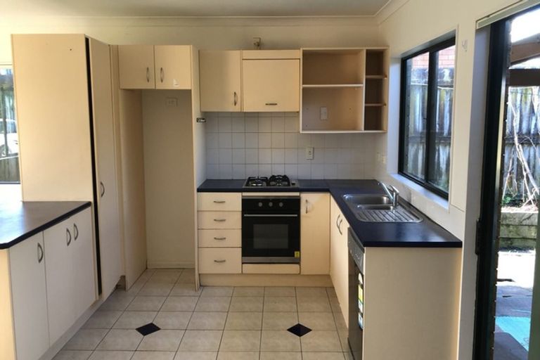 Photo of property in 4 Belleek Close, Weymouth, Auckland, 2103