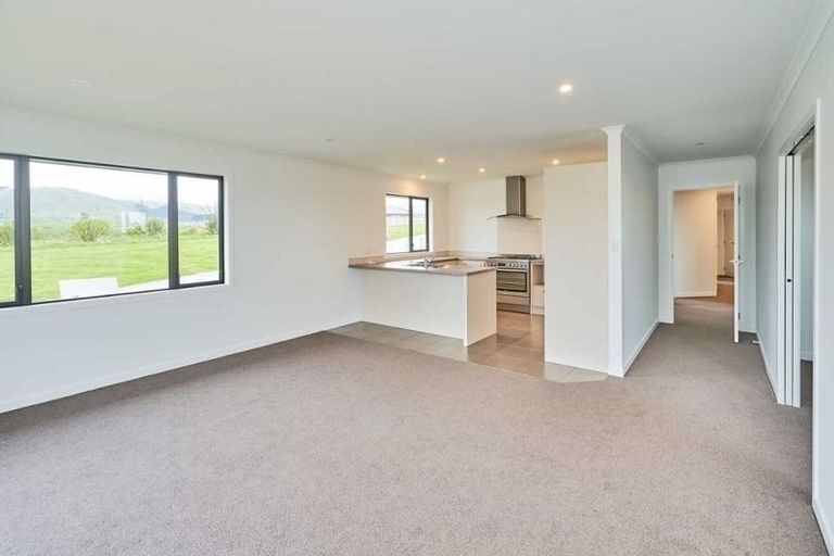 Photo of property in 33 Silicon Way, Fitzherbert, Palmerston North, 4410