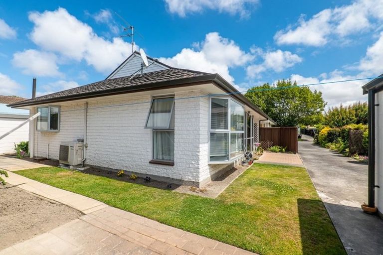 Photo of property in 20 Salford Avenue, Redwood, Christchurch, 8051