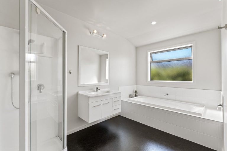 Photo of property in 73 Montgomery Crescent, Kinloch, Taupo, 3377