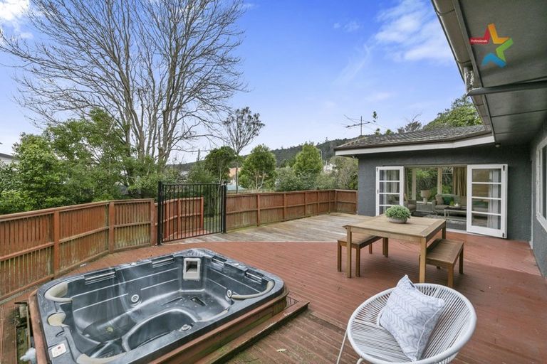 Photo of property in 404 Stokes Valley Road, Stokes Valley, Lower Hutt, 5019