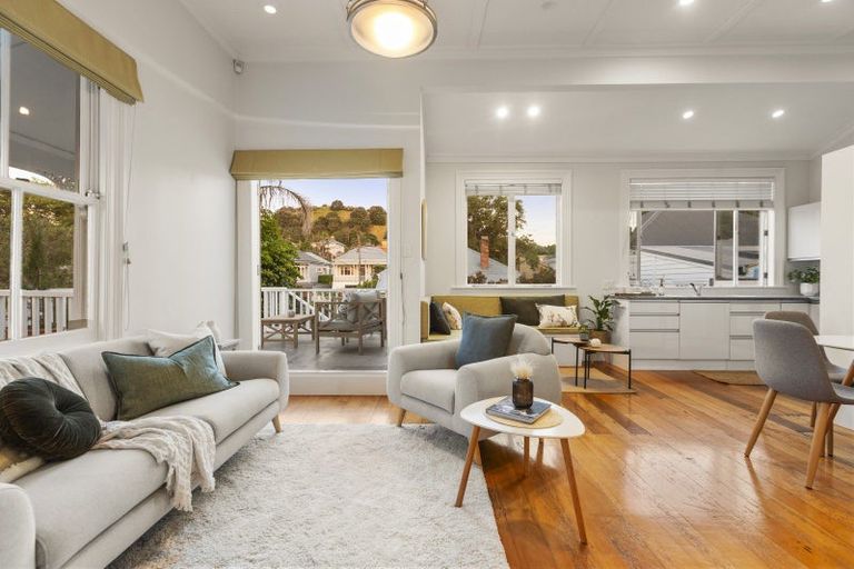 Photo of property in 1 St Leonards Road, Devonport, Auckland, 0624