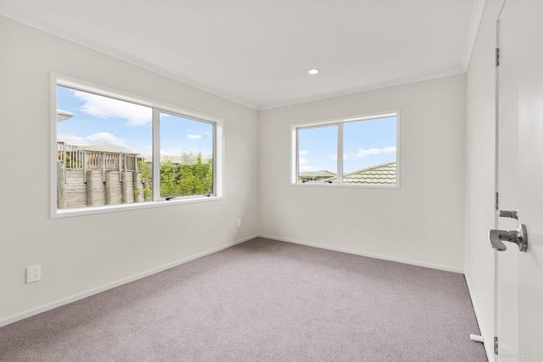 Photo of property in 4/8 Village Place, Tuakau, 2121