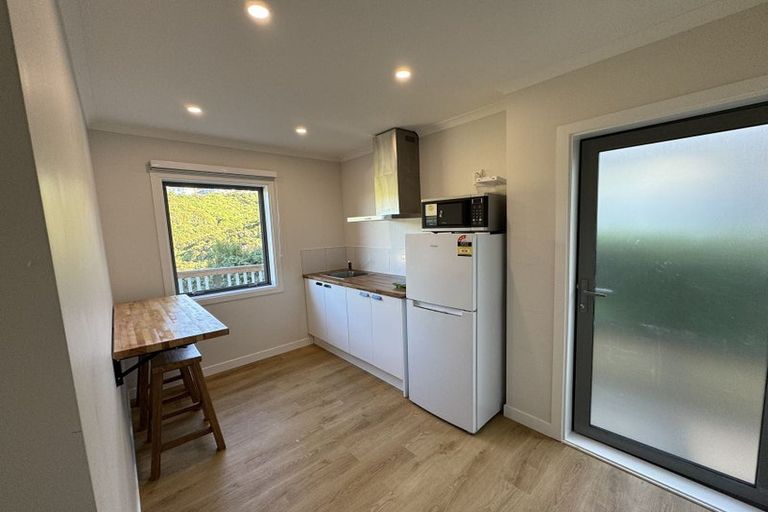 Photo of property in 12 Cromwell Point, Newlands, Wellington, 6037