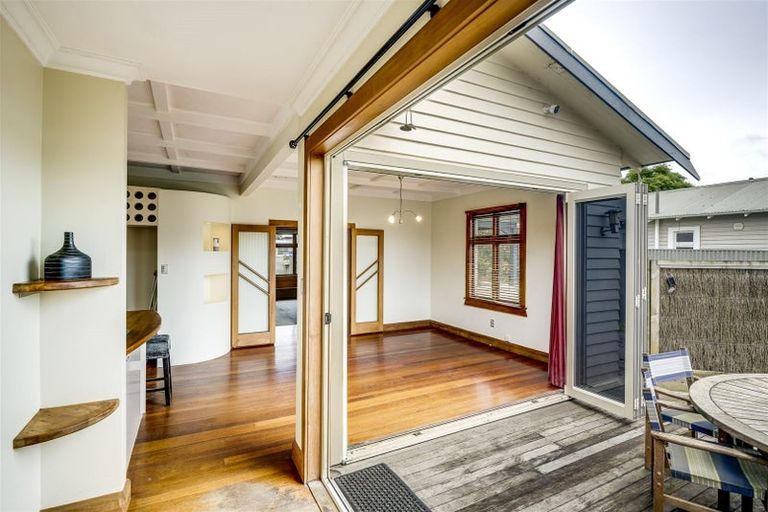 Photo of property in 9 Taradale Road, Marewa, Napier, 4110