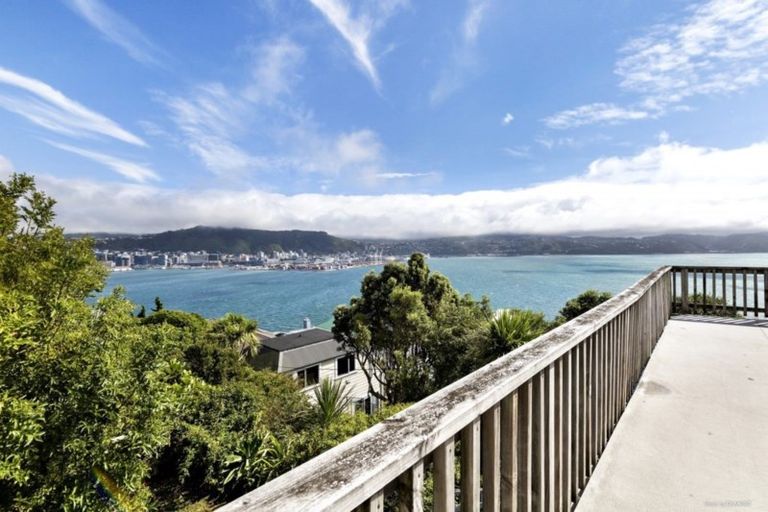 Photo of property in 27 The Crescent, Roseneath, Wellington, 6011