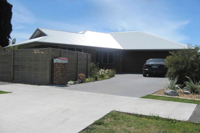 Photo of property in 2 Ursula Drive, Feilding, 4702