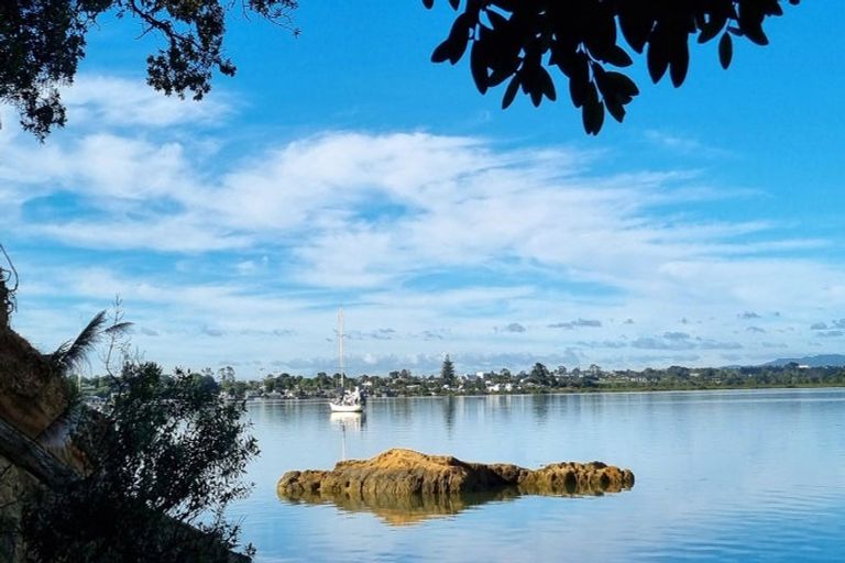 Photo of property in 15a Chatham Avenue, Paremoremo, Auckland, 0632