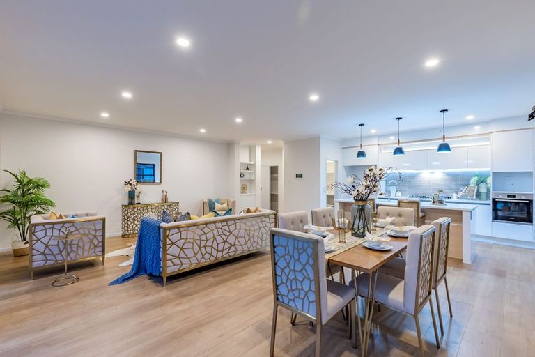 Photo of property in 43 Vinistra Road, Kumeu, 0810