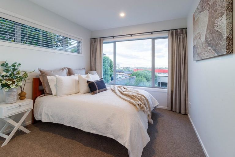 Photo of property in 1/19 Ruakiwi Road, Hamilton Lake, Hamilton, 3204