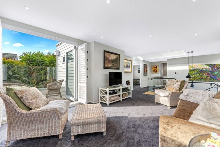 Photo of property in 15c Rodney Road, Northcote Point, Auckland, 0627