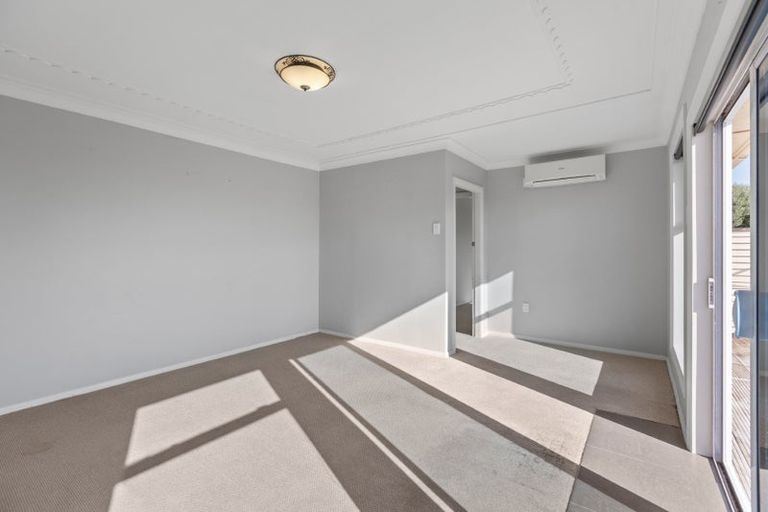 Photo of property in 31 Queens Road, Glen Avon, New Plymouth, 4312