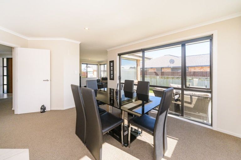 Photo of property in 16 Lorenzo Place, Kelvin Grove, Palmerston North, 4414