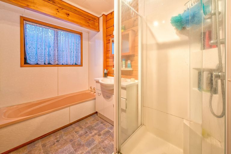 Photo of property in 2/14 Saint Annes Crescent, Wattle Downs, Auckland, 2103