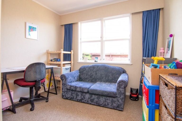 Photo of property in 116 Ruamahanga Crescent, Terrace End, Palmerston North, 4410