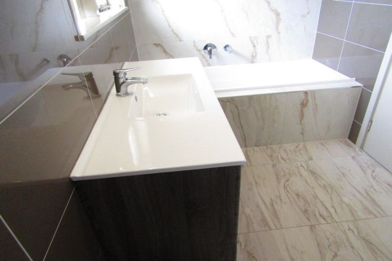 Photo of property in 72 Mclean Avenue, Papatoetoe, Auckland, 2025