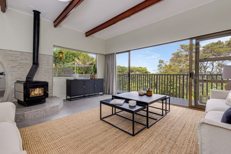 Photo of property in 1070 Scenic Drive North, Swanson, Auckland, 0816