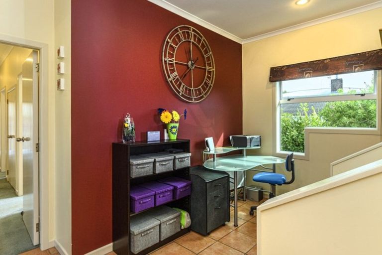 Photo of property in 8 Barrett Street, Westown, New Plymouth, 4310