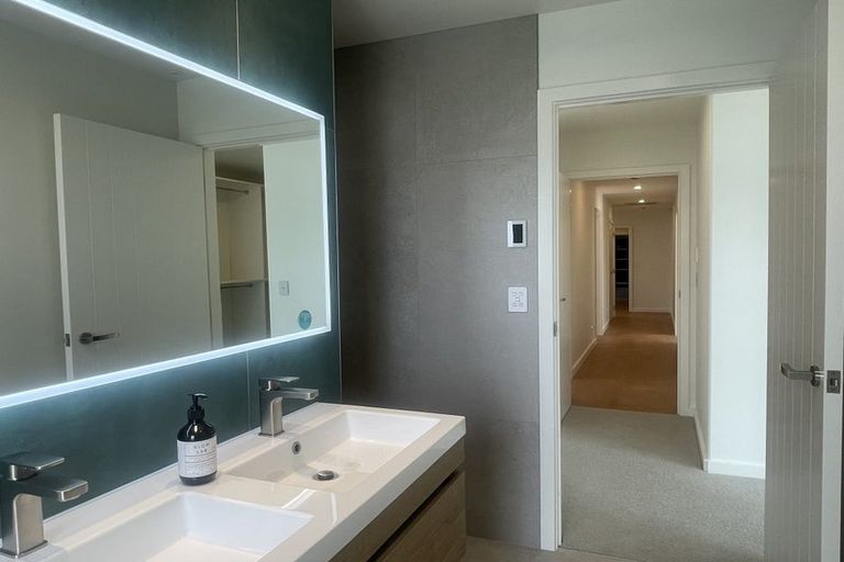 Photo of property in 94 Hugo Shaw Drive, Cambridge, 3434