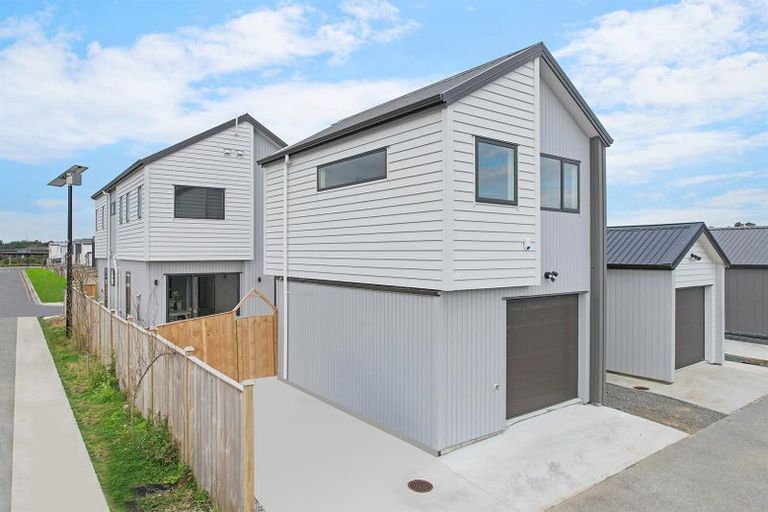 Photo of property in 73 Whare Kauri Road, Papakura, 2110