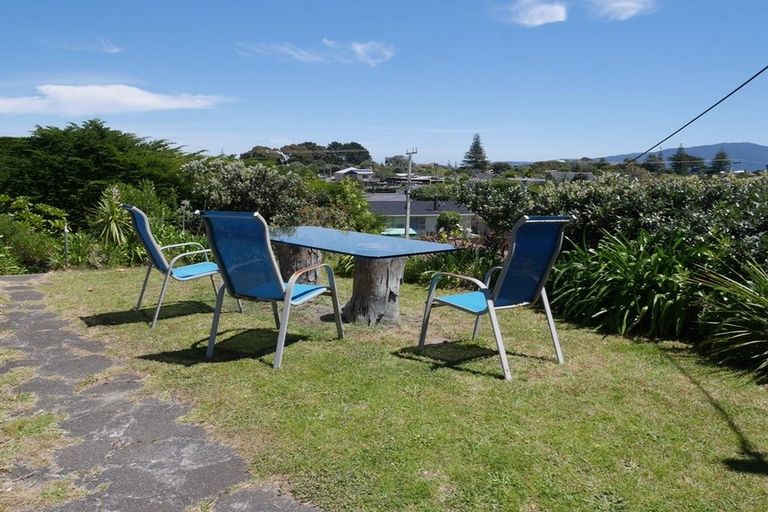 Photo of property in 25 Hemara Street, Waikanae Beach, Waikanae, 5036