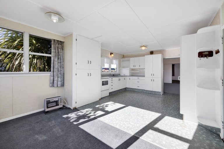 Photo of property in 124 Glover Road, Hawera, 4610