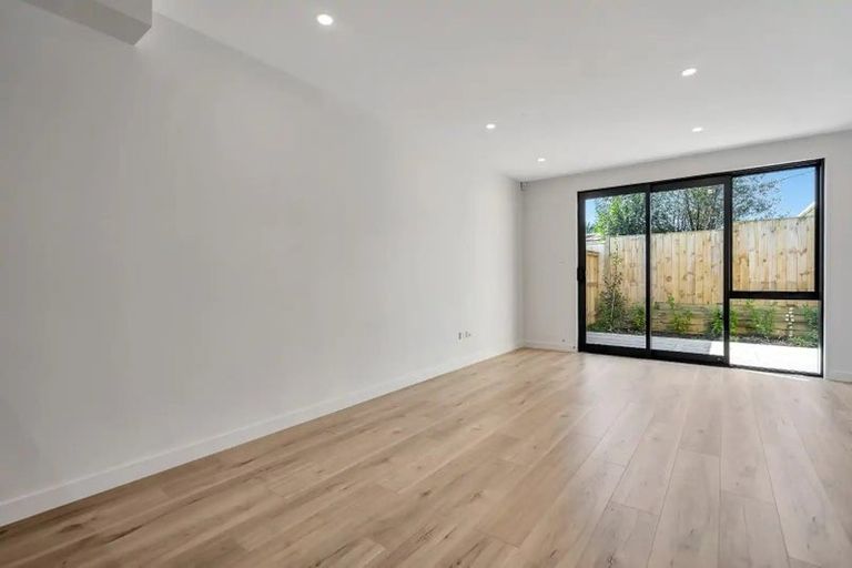 Photo of property in 5/24 Tomo Street, New Lynn, Auckland, 0600